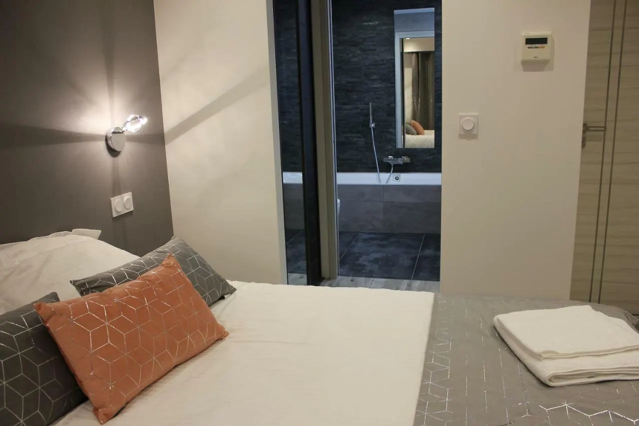 Appartement 3 Pieces Nice Promenade Des Anglais Dernier Etage Vue Mer Solarium 0*,  Fransa